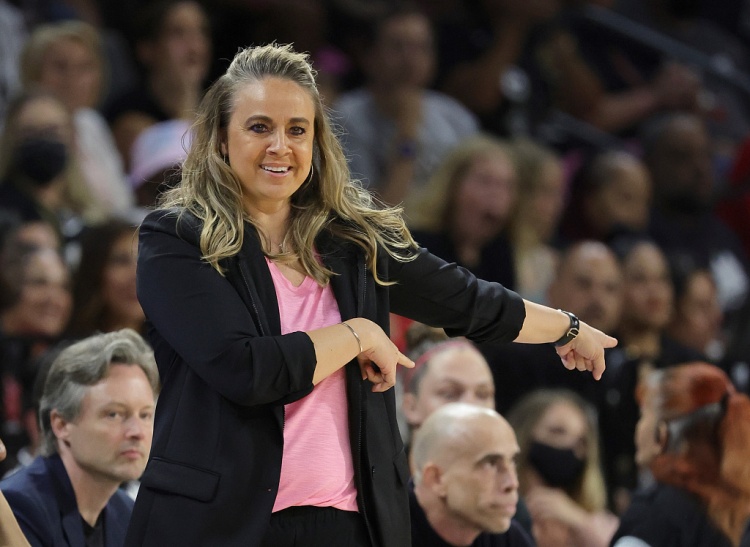 WNBA版科尔！哈蒙执教王牌四年 带队三夺WNBA总冠军！