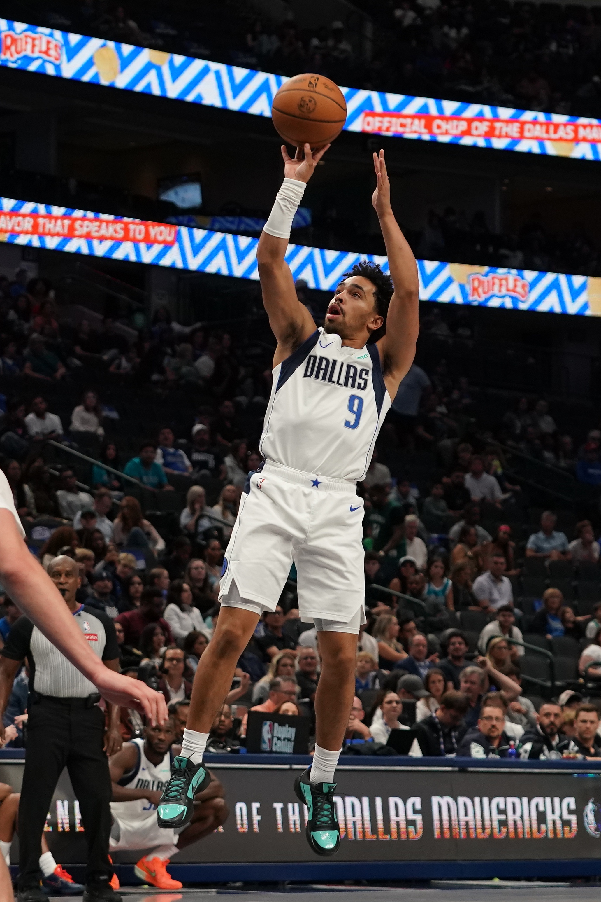 都在夸！华盛顿：内姆哈德速度快&节奏感极佳 他知道如何掌控比赛