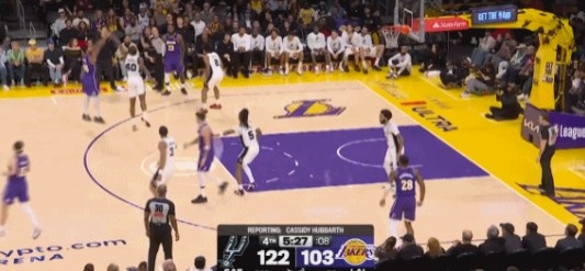 拼尽全力！斯玛特外线开炮 射落个人本场第7记三分