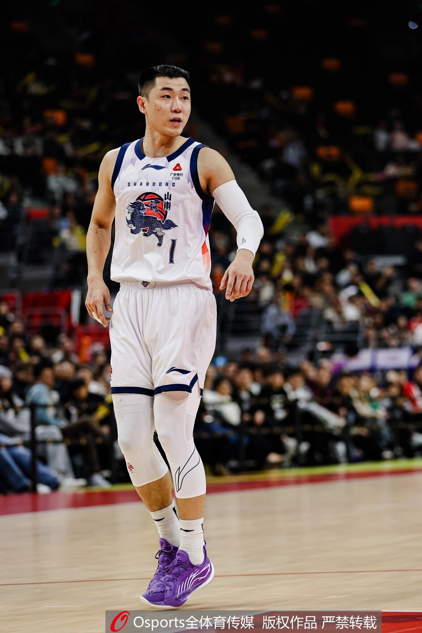 媒体人:身体疲劳外加双膝积水严重 高诗岩今晚打北京将休战